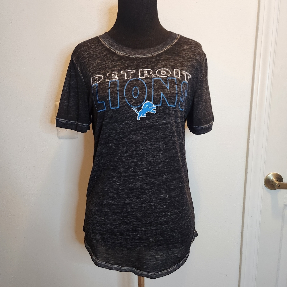 NFL Team Apparel Detroit Lions Football Small Black T Shirt